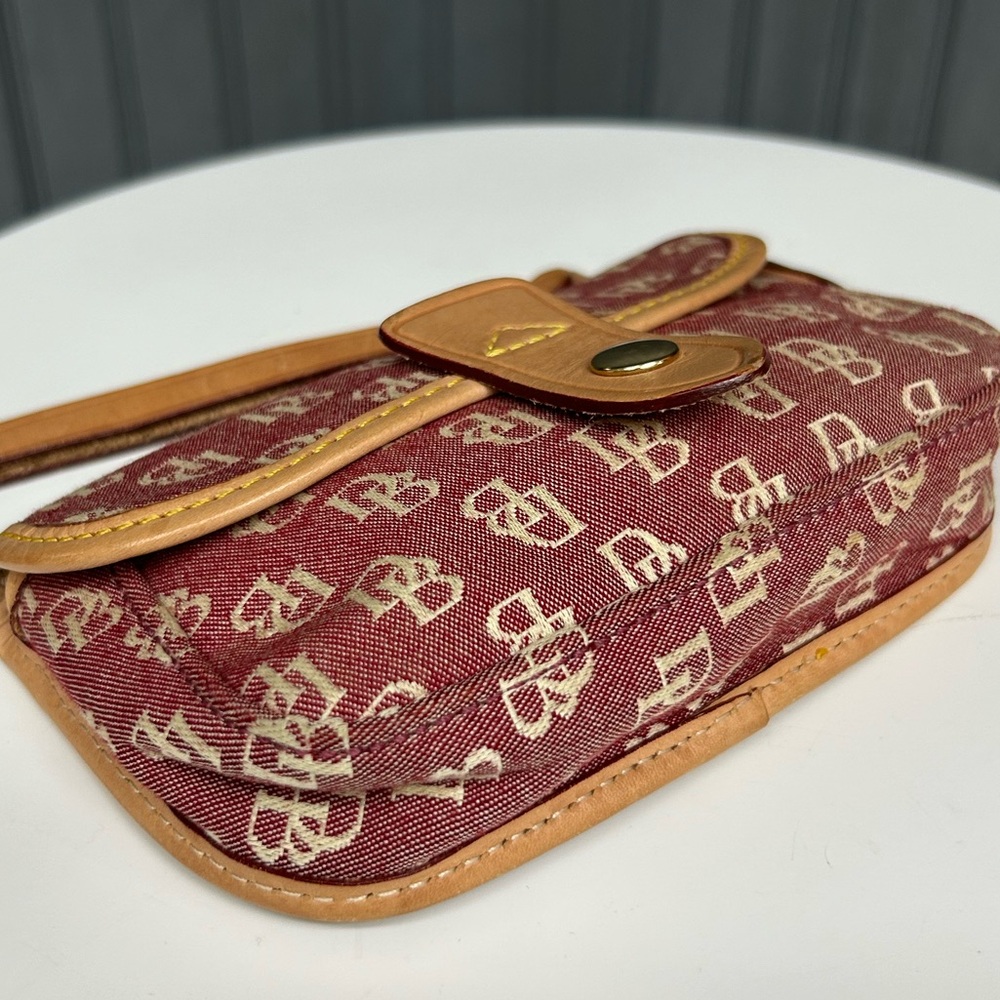 Dooney & Bourke DB Monogram Wristlet Pouch Burgundy Canvas Leather Trim - Picture 5 of 11